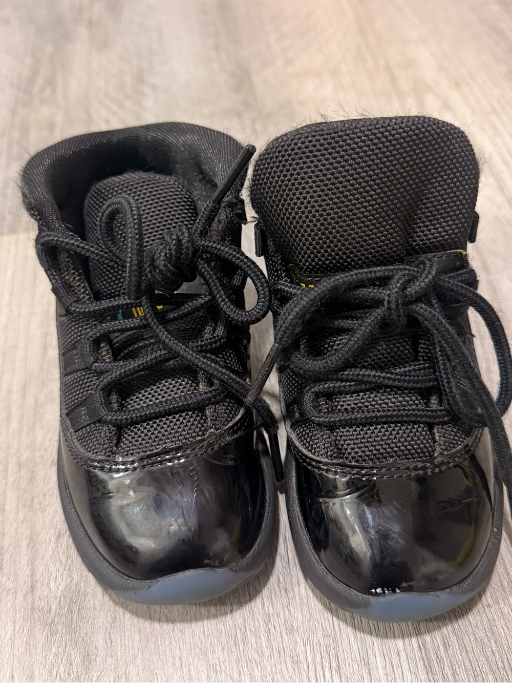 Jordan Kids Black High-Top Sneakers with Glossy Toe